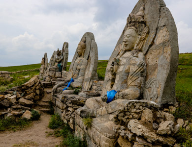 Ikh Burkhant statue